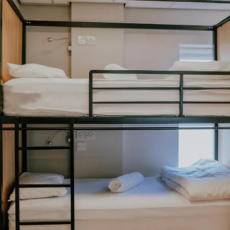 Garden Lane Backpackers Хостел *