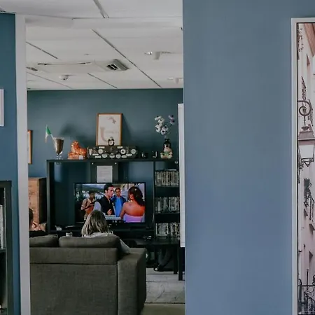 Garden Lane Backpackers بيت شباب